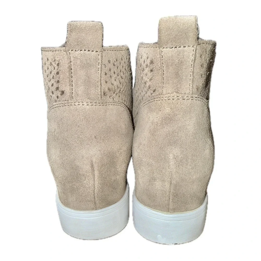 🥾🌿‎ STEVE MADDEN Wedgie-P Perforated Suede Wedge Sneakers Tan 8.5M